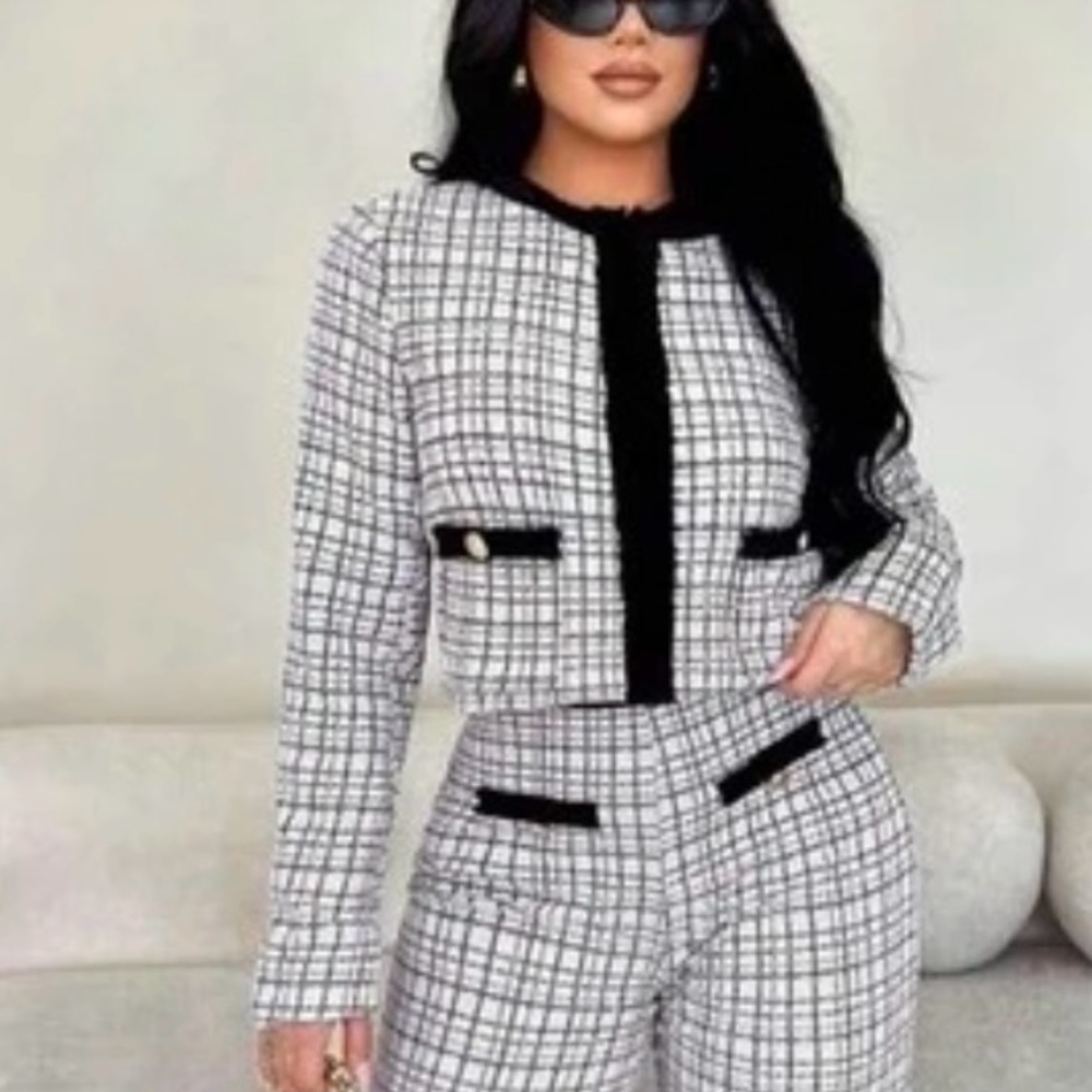 Minimalist Elegant Vintage black&white plaid Jacket! - Picture 3 of 7